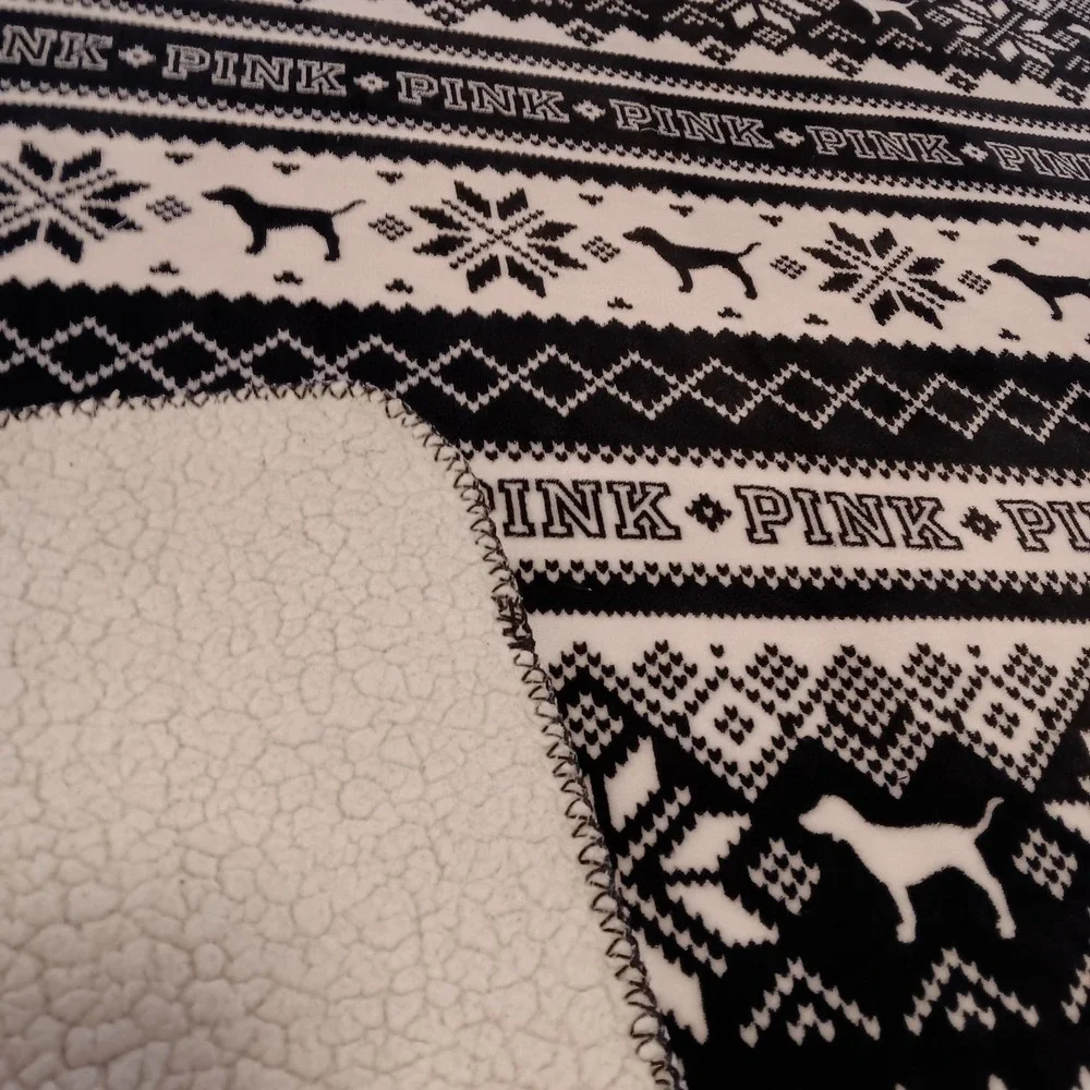 Victoria's Secret PINK Black White Dog‎ Snowflake Sherpa Throw Blanket Soft